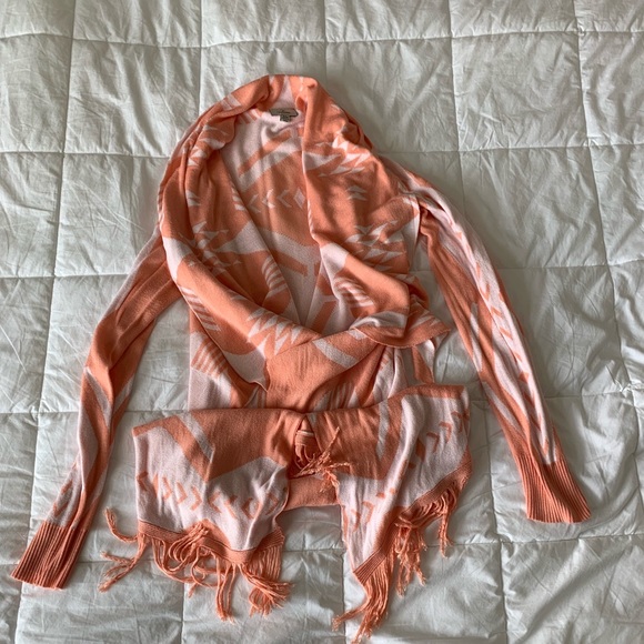 Women’s Aztec design sweater - Picture 1 of 5